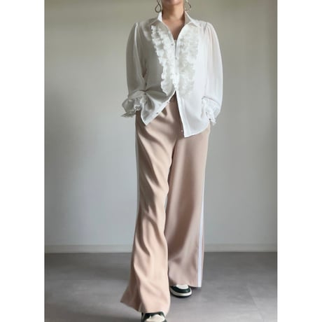 N93. frill brouse