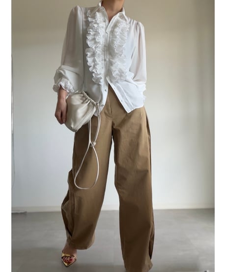 N93. frill brouse
