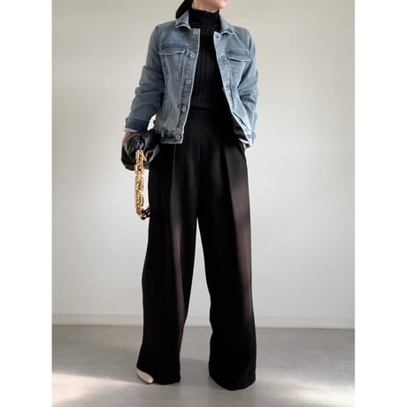 P34 / black
