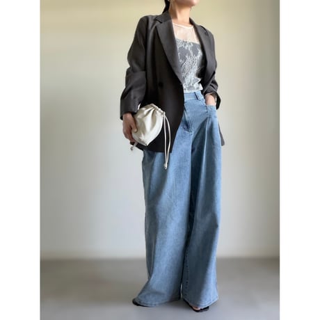 B52 / ivory（レーストップス）