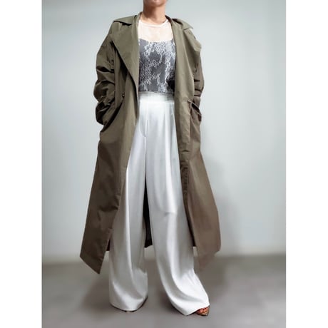 B52 / ivory（レーストップス）
