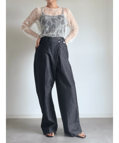 B52 / ivory（レーストップス）