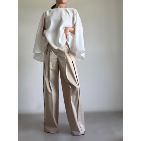 B51 / white（cape）