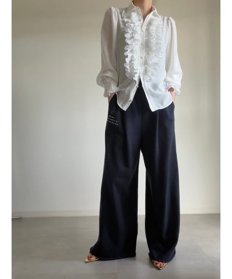 N93. frill brouse