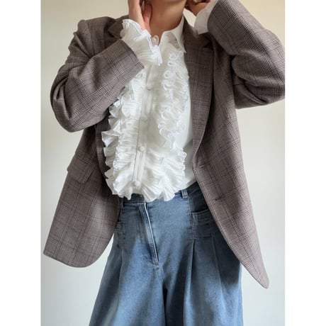 N93. frill brouse
