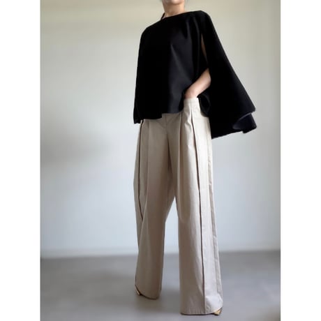B51 / black（cape）