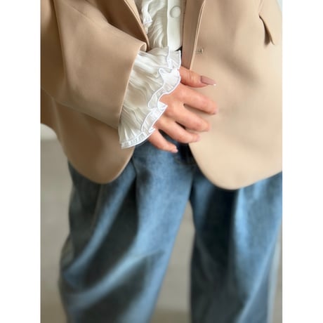 N93. frill brouse