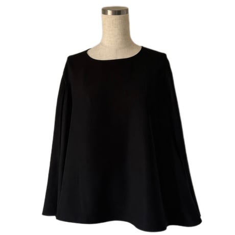 B51 / black（cape）