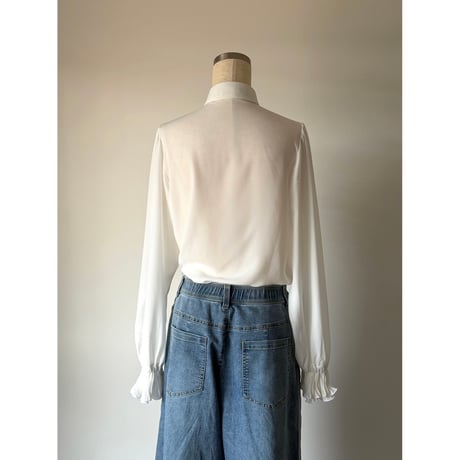 N93. frill brouse