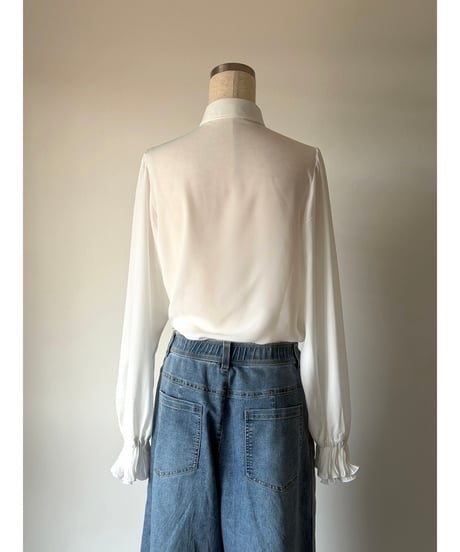 N93. frill brouse