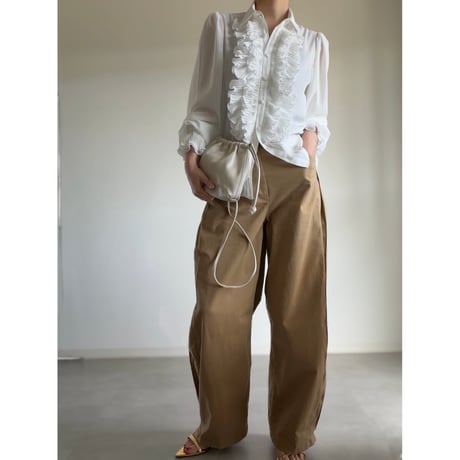 N93. frill brouse