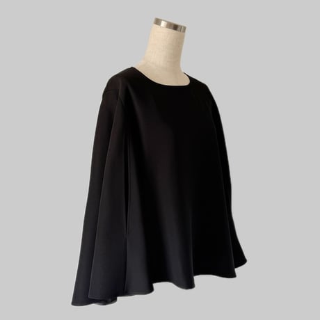 B51 / black（cape）