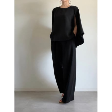 B51 / black（cape）
