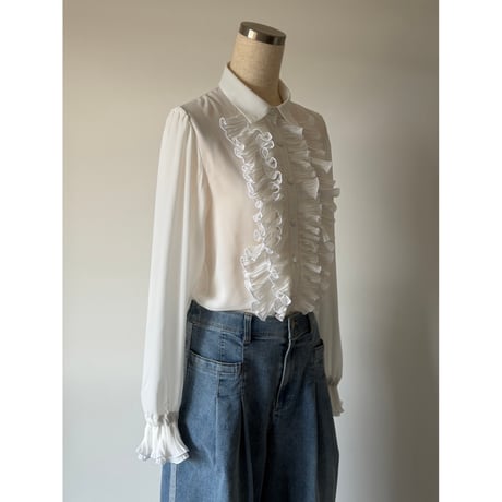 N93. frill brouse