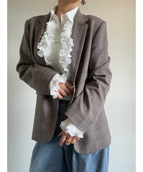 N93. frill brouse