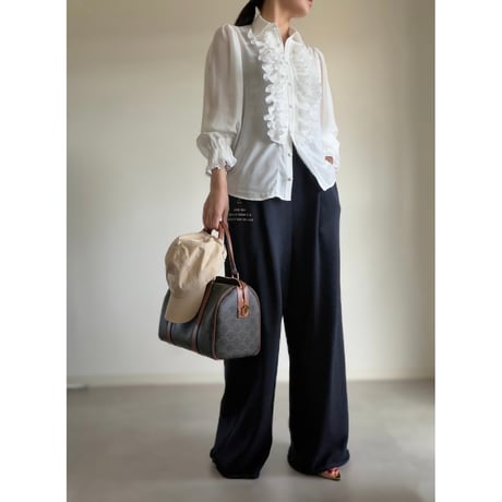 N93. frill brouse