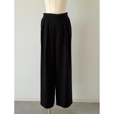 P34 / black