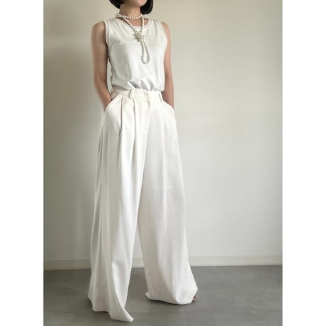 TT01 / white