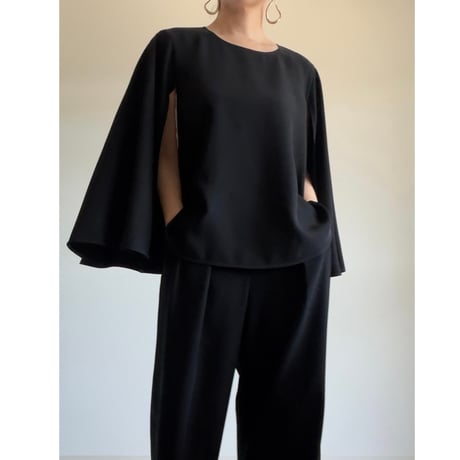 B51 / black（cape）