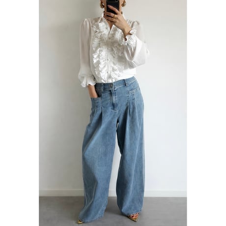 N93. frill brouse