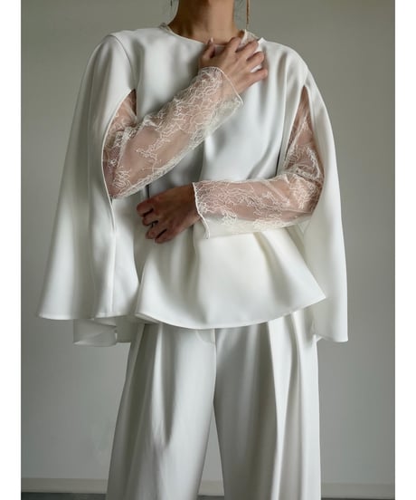 B52 / ivory（レーストップス）