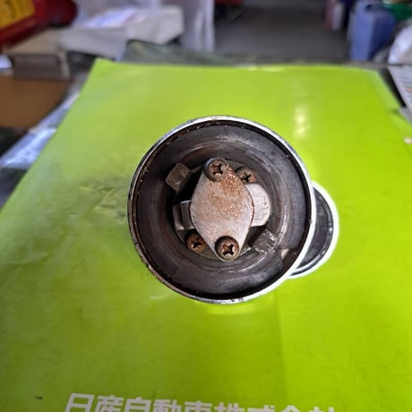 【中古】SR311／SP311フェアレディ　ガソリンキャップ　鍵付き
