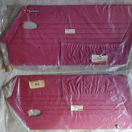 【当時物　新品】43年式後期SR311フェアレディ純正内張り左右セット　赤（レッド）