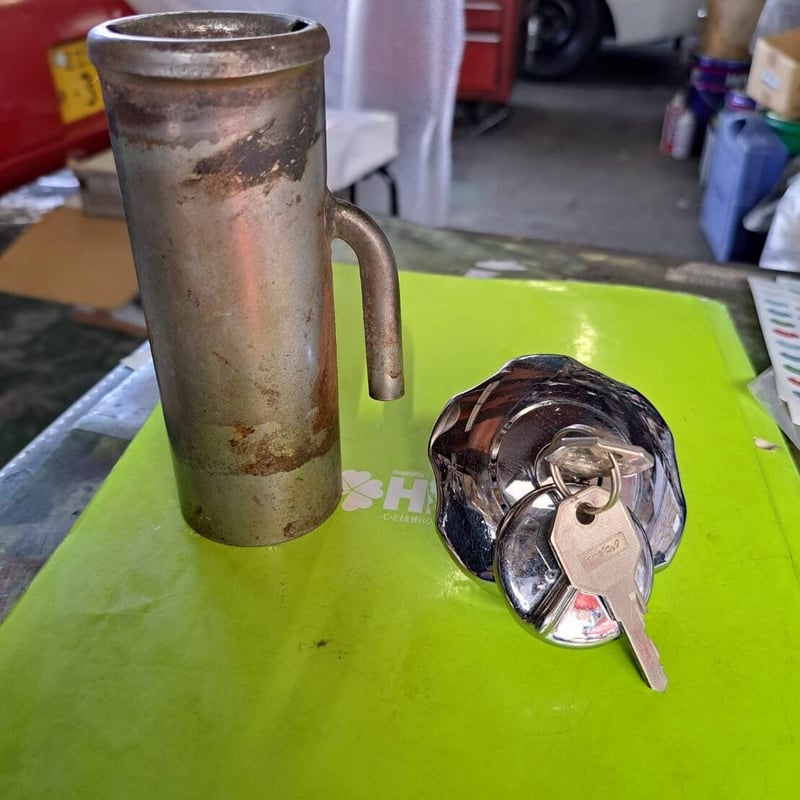 中古】SR311／SP311フェアレディ ガソリンキャップ、パイプ 鍵付き