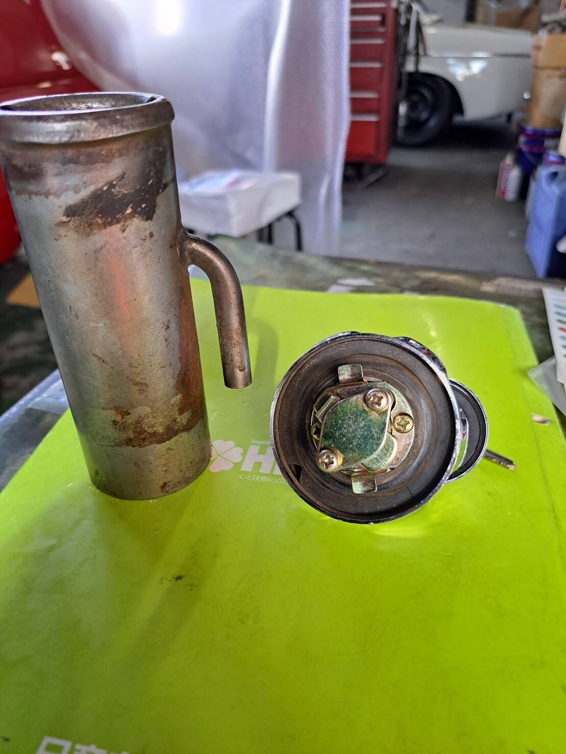 中古】SR311／SP311フェアレディ ガソリンキャップ、パイプ 鍵付き