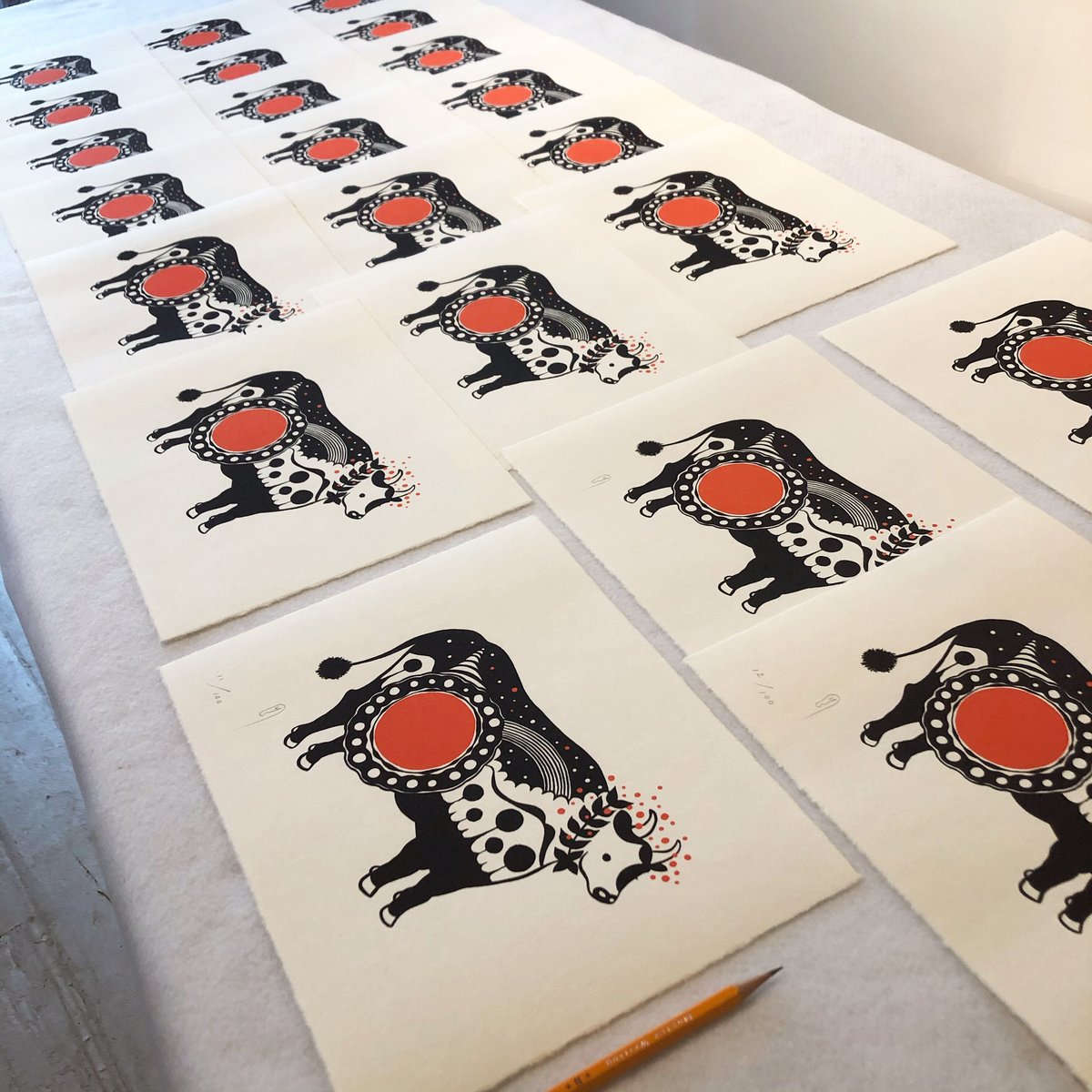 下條ユリの干支画「丑年 Year of the Holy Mama Cow」シルクスクリーン