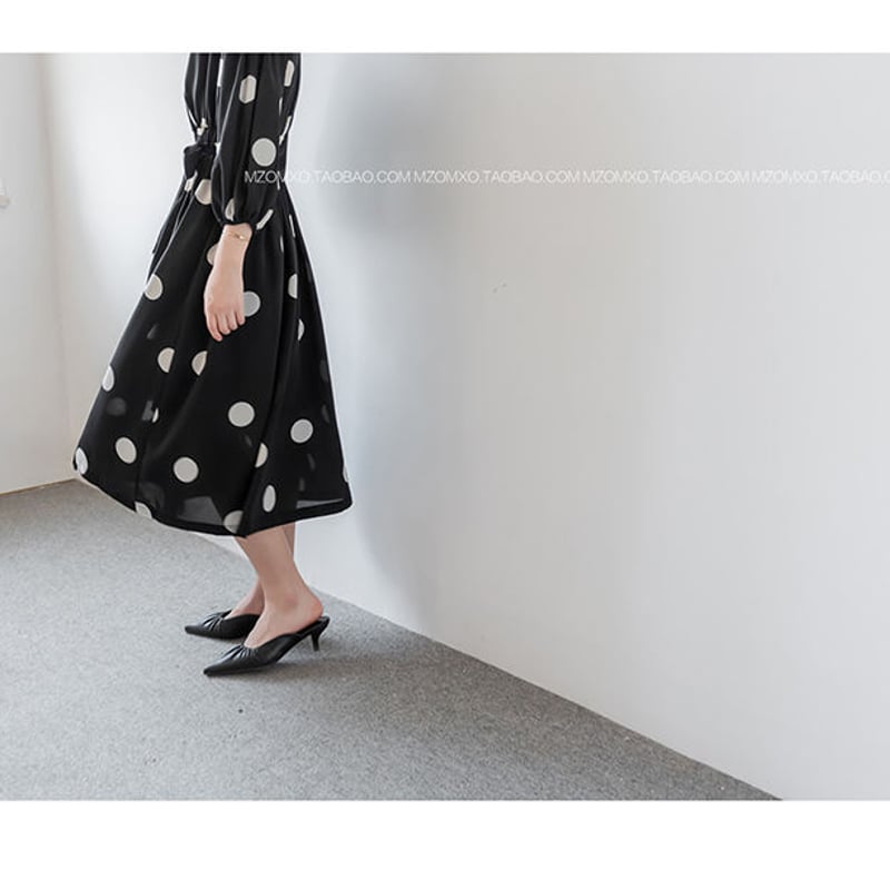 レトロなドット柄 ひざ丈 バルーン袖ワンピース 五分袖 ひざ丈下 水玉