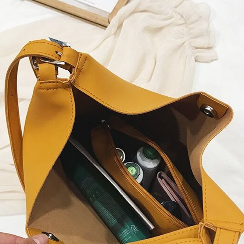 沢山入る☆合皮トートバッグ 肩掛け ポーチ付き シンプル おしゃれ