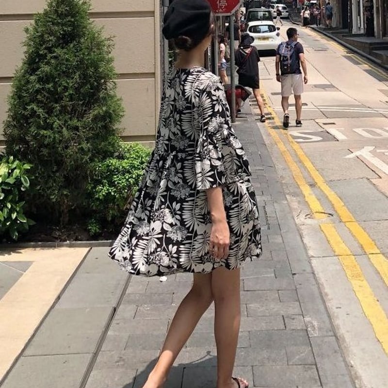 デートにぴったり！花柄ミニワンピース 春夏のお出かけコーデ ミニワンピース ミニ丈 レディース ワンピース 大人 可愛い
