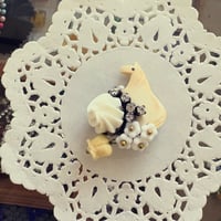 〖BROOCH〗ホイップうま子ブローチ　ホワイト
