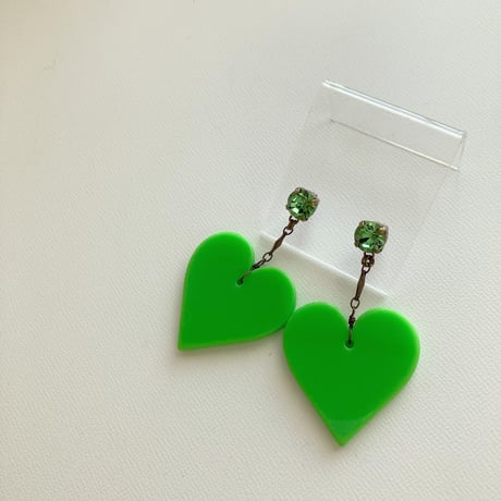 〖PIERCE･EARRINGS〗ハートピアスヴィヴィッドグリーン