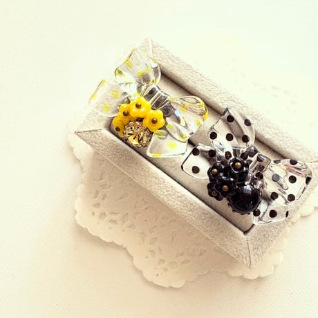 スワンとお花のリングカナミビジュー