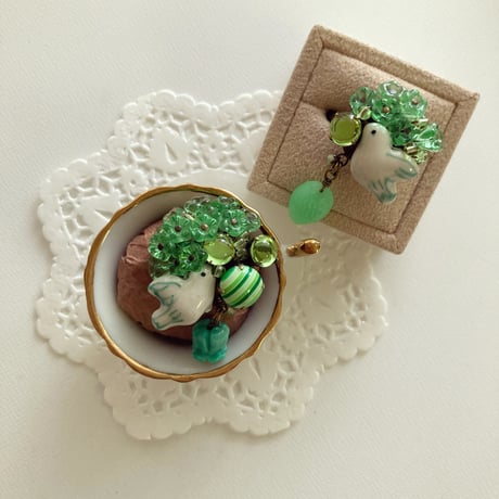 〖BROOCH〗こぶとりはとのミニブローチ