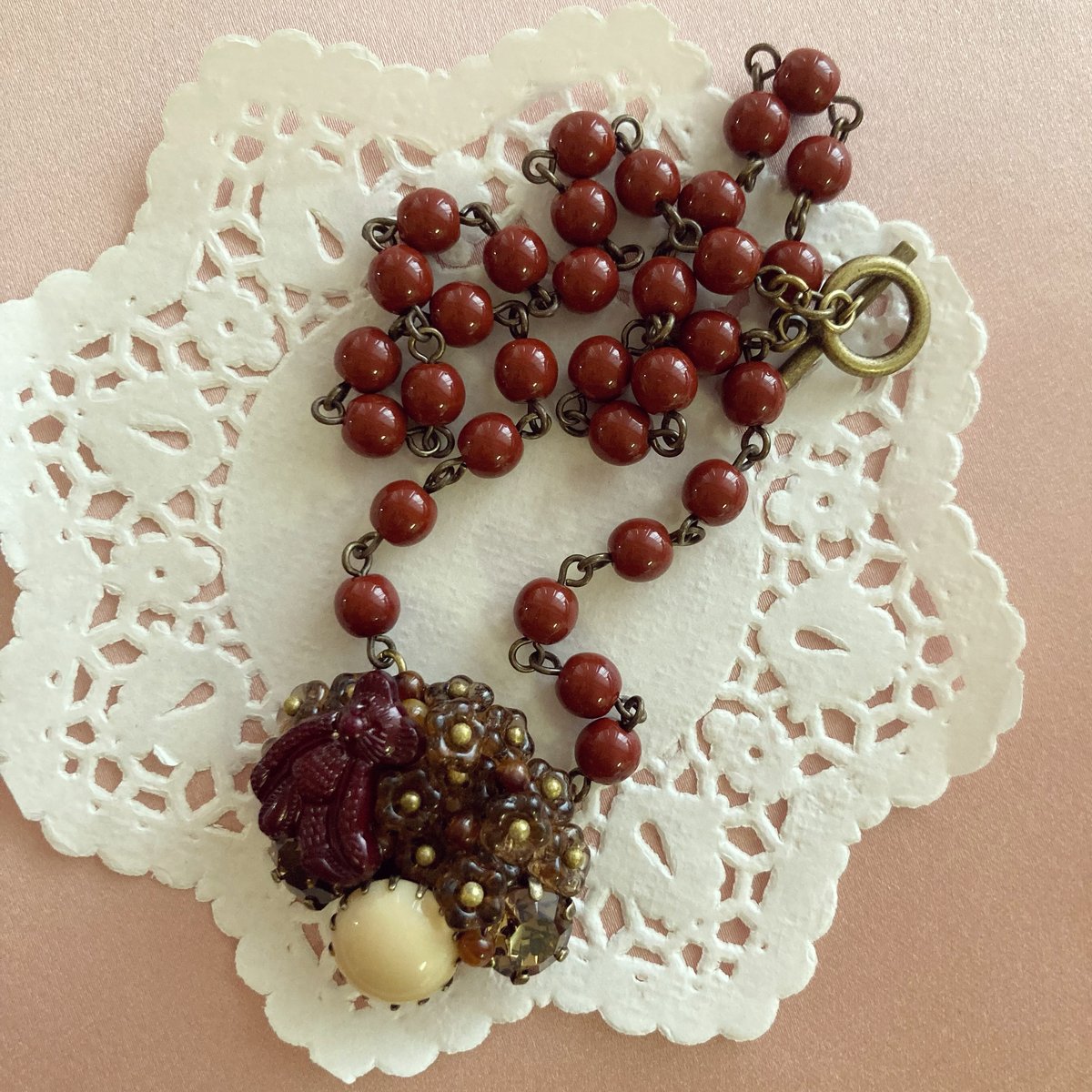 くまのネックレス ベージュ カナミビジュー NECKLACE〗ベージュ