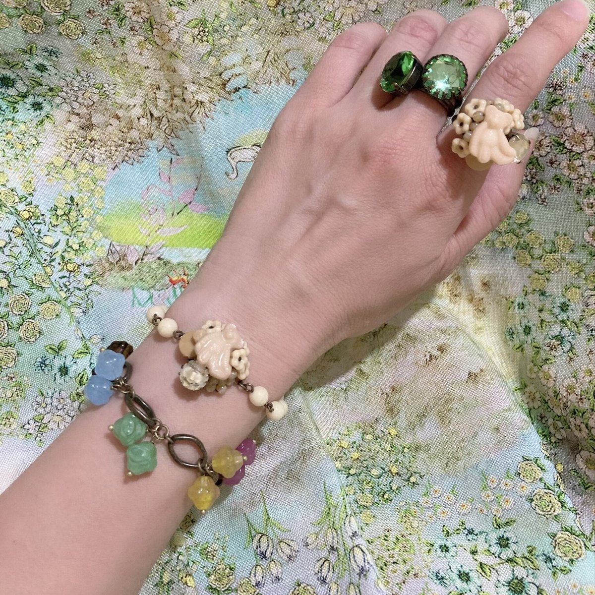 ベージュくまのリングカナミビジュー