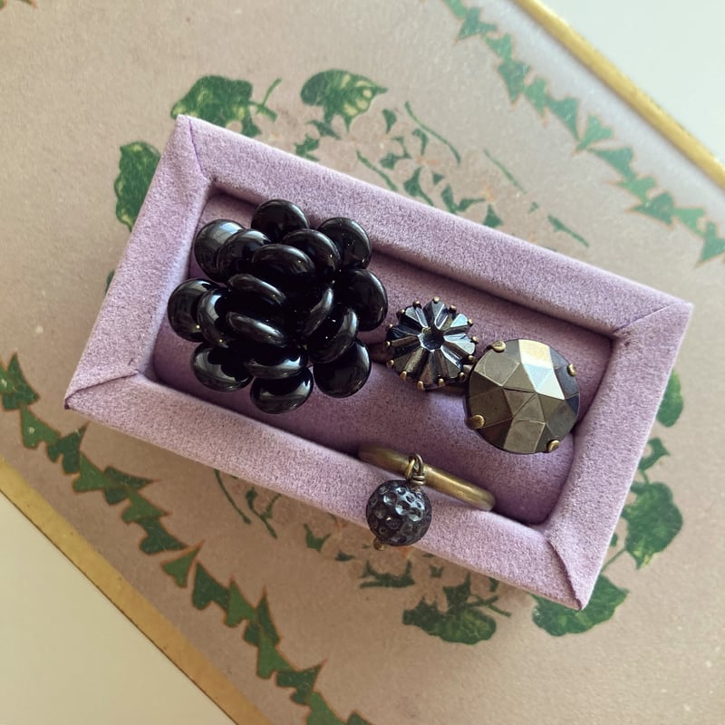 スワンとお花のリング　カナミビジュー スワンとお花のリング カナミビジュー RINGSET〗ブラックリングセット