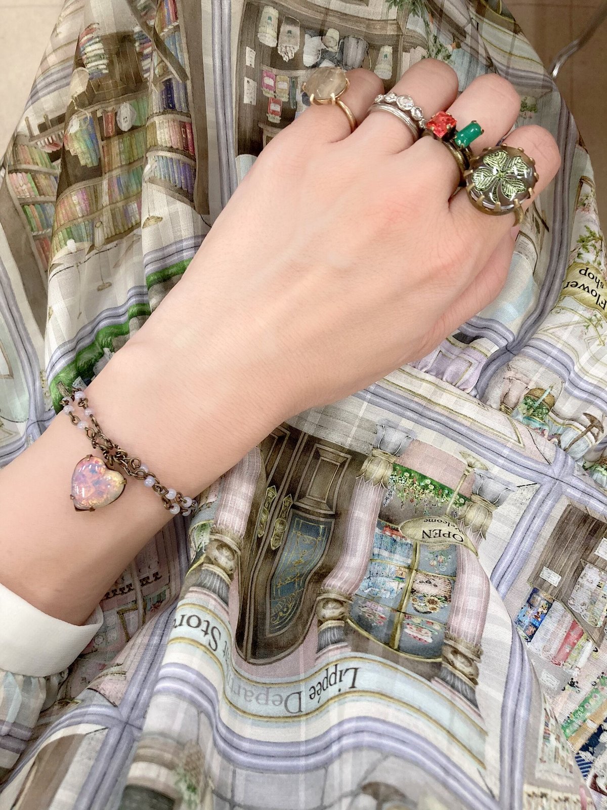 ヴィンテージ インタリオ　ゴシック風リング　オレンジローズ ヴィンテージ インタリオ ゴシック風リング オレンジローズ