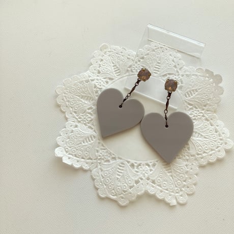 〖PIERCE・EARRINGS〗グレーハートピアス