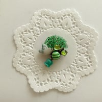〖BROOCH〗こぶとりはとのミニブローチ