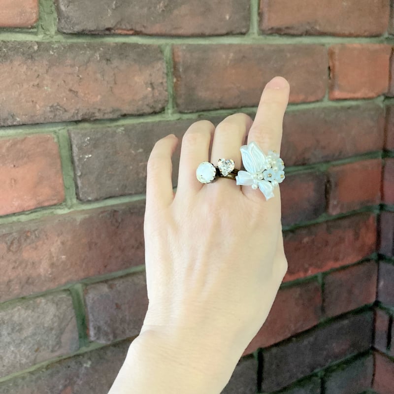 スワンとお花のリング　カナミビジュー スワンとお花のリングカナミビジュー