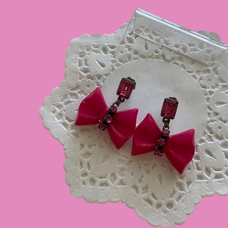 〖PIERCE･EARRINGS〗フューシャピンクリボンのピアス・イヤリング