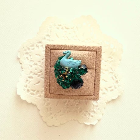 スワンといちごのリング　カナミビジュー スワンといちごのリング カナミビジュー 指輪・リング