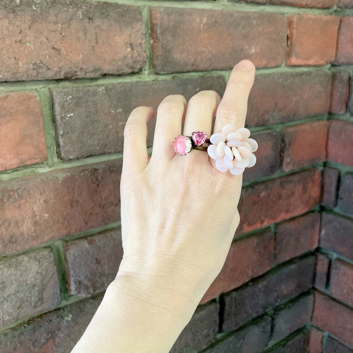 ジャパンヴィンテージ和泉ガラス ゴシック風リング ラウンド レッド