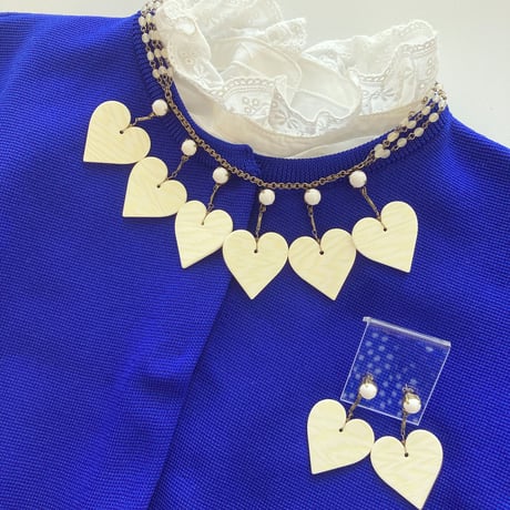 〖PIERCE・EARRING〗ハートピアス　アイボリーカラー