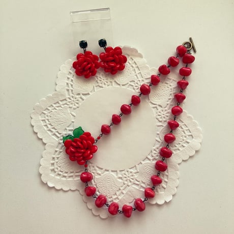 〖NECKLACE〗赤いマリーネックレス