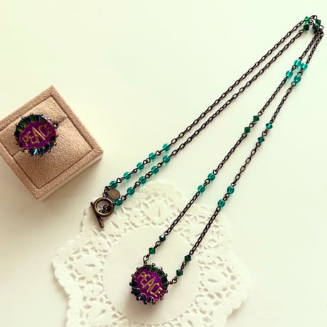 〖NECKLACE〗ヴィンテージラウンドネックレス PEACE インタリオガラス　オーロラグリーン